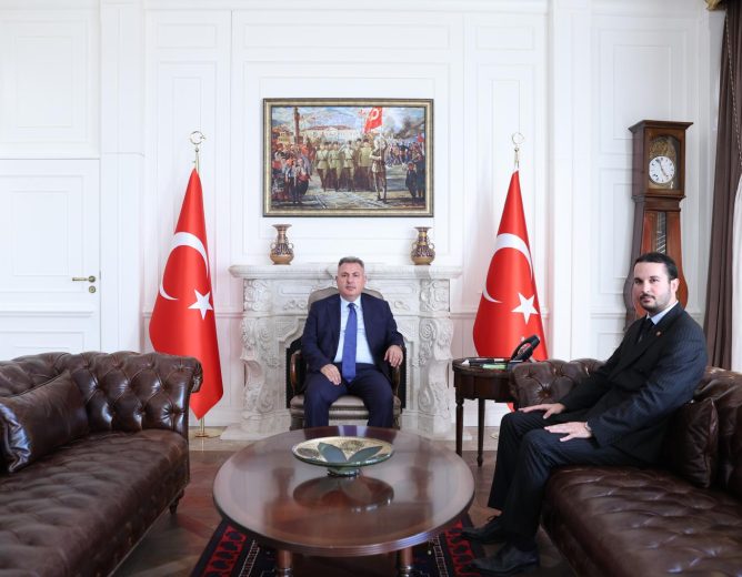 Dijital Reklamcılar Derneği Başkanımız Alican Esen’den İzmir Valisi Dr. Süleyman Elban’a Ziyaret